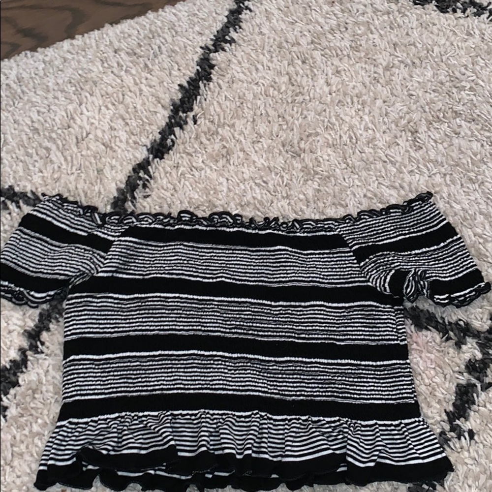 crop top off the shoulder